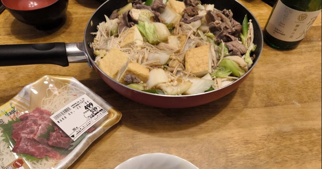 すき焼きと馬刺しとスパークリングワイン
